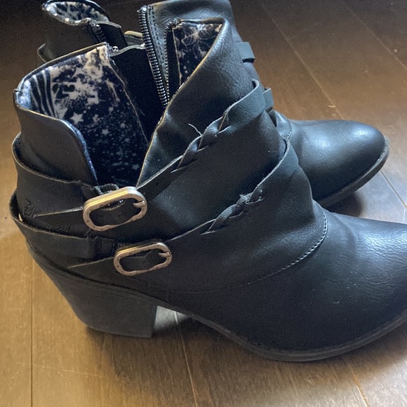 Women’s ankle boots, size 7.5 - Picture 2 of 5